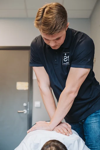 Smerter mellom skulderbladene